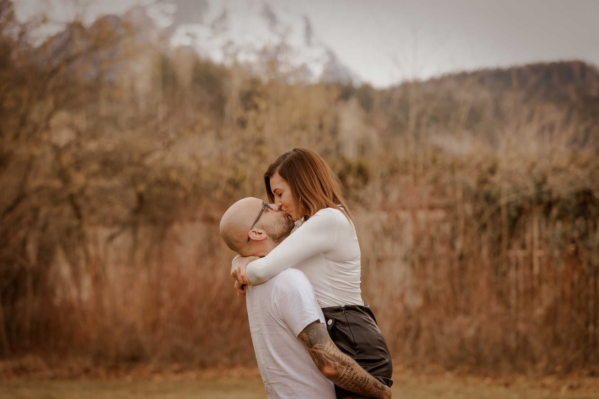 Fotoliesl-Paarshooting-Herbst-Kuss